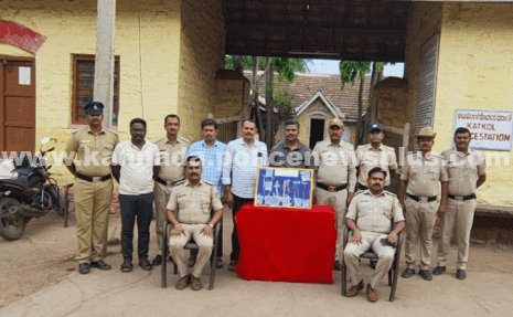 ಕದ್ದ ಚಿನ್ನಾಭರಣಗಳನ್ನು ಪೊಲೀಸರು ವಶಪಡಿಸಿಕೊಂಡಿದ್ದಾರೆ