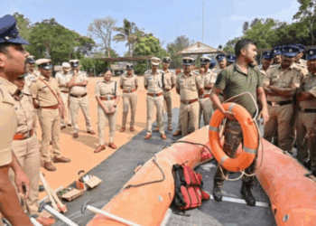 ಮಳೆಗಾಲದ ವಿಪತ್ತು ಸನ್ನದ್ಧತೆಯನ್ನು ಪೊಲೀಸರು ಪ್ರದರ್ಶಿಸಿದರು