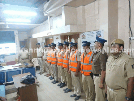 ಪೊಲೀಸರು ತಡೆಗಟ್ಟುವ ಭದ್ರತಾ ಕ್ರಮಗಳನ್ನು ಬಲಪಡಿಸಿದ್ದಾರೆ