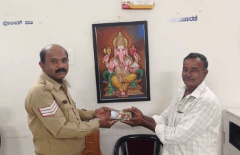ಕದ್ದ ಮೊಬೈಲ್ ಫೋನ್ಗಳನ್ನು ಪೊಲೀಸರು ವಶಪಡಿಸಿಕೊಂಡಿದ್ದಾರೆ