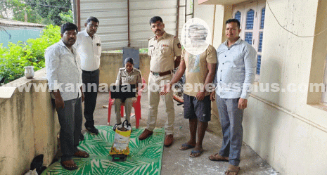 ಪೊಲೀಸರು ಗಾಂಜಾ ವಶಪಡಿಸಿಕೊಂಡು ಆರೋಪಿಯನ್ನು ಬಂಧಿಸಿದ್ದಾರೆ