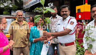 ಪರಿಸರಕ್ಕಾಗಿ ಪೊಲೀಸರು ಸಸಿಗಳನ್ನು ವಿತರಿಸಿದರು