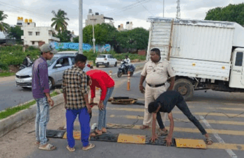 ಸಿರಾ ಪೊಲೀಸರು ರಸ್ತೆ ಸುರಕ್ಷತೆಗೆ ಹೆಚ್ಚಿನ ಒತ್ತು ನೀಡಿದ್ದಾರೆ
