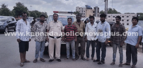 ಪೊಲೀಸರು ಜಾಗೃತಿಯ ಮೂಲಕ ಸುರಕ್ಷತೆಯನ್ನು ಉತ್ತೇಜಿಸುತ್ತಾರೆ