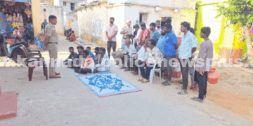 ಪೊಲೀಸರು ಸಮುದಾಯ ಕುಂದುಕೊರತೆ ಸಭೆ ನಡೆಸಿದ್ದಾರೆ