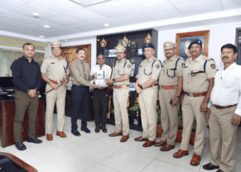 ಪೊಲೀಸ್ ಸಿಬ್ಬಂದಿಯ ಆರೋಗ್ಯಕ್ಕಾಗಿ ಮಣಿಪಾಲ್ ಗ್ರೂಪ್ 45 ಆರೋಗ್ಯ ಕಿಟ್‌ಗಳನ್ನು ಹಸ್ತಾಂತರಿಸಿದೆ