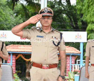ಮೆರವಣಿಗೆಯ ಸಮಯದಲ್ಲಿ ಪೊಲೀಸರ ಶ್ರೇಷ್ಠತೆಯನ್ನು ಗೌರವಿಸಲಾಯಿತು