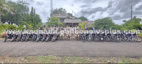 ಕದ್ದ 20 ಮೋಟಾರ್ ಸೈಕಲ್ಗಳನ್ನು ಪೊಲೀಸರು ವಶಪಡಿಸಿಕೊಂಡಿದ್ದಾರೆ