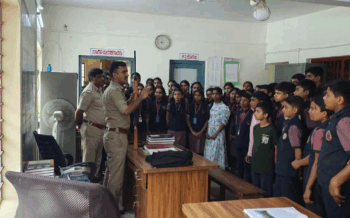 ಪೊಲೀಸರು ವಿದ್ಯಾರ್ಥಿಗಳಿಗೆ ಮುಕ್ತ ಭವನ ಮೂಲಕ ಶಿಕ್ಷಣ ನೀಡುತ್ತಾರೆ