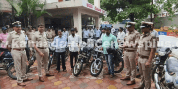 ಅಥಣಿ ಪೊಲೀಸರು ಸರಿಯಾದ ವಾಹನ ಗುರುತನ್ನು ಖಚಿತಪಡಿಸಿಕೊಳ್ಳುತ್ತಾರೆ