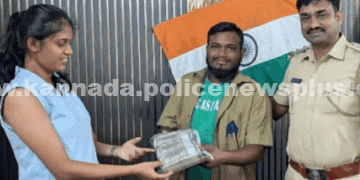 ಪ್ರಾಮಾಣಿಕ ಆಟೋ ಚಾಲಕ ₹5 ಲಕ್ಷ ವಾಪಸ್ ನೀಡಿದ್ದಾರೆ