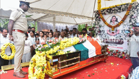 ಮೈಸೂರು ಪೊಲೀಸ್ ಠಾಣೆಯ ಪೊಲೀಸ್ ಅಧಿಕಾರಿಗೆ ಗೌರವ